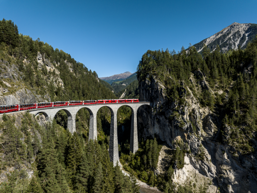 Bernina Express sin il viaduct da la Landwasser